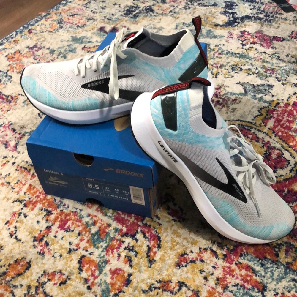 NWT Brooks Unisex Levitate 4